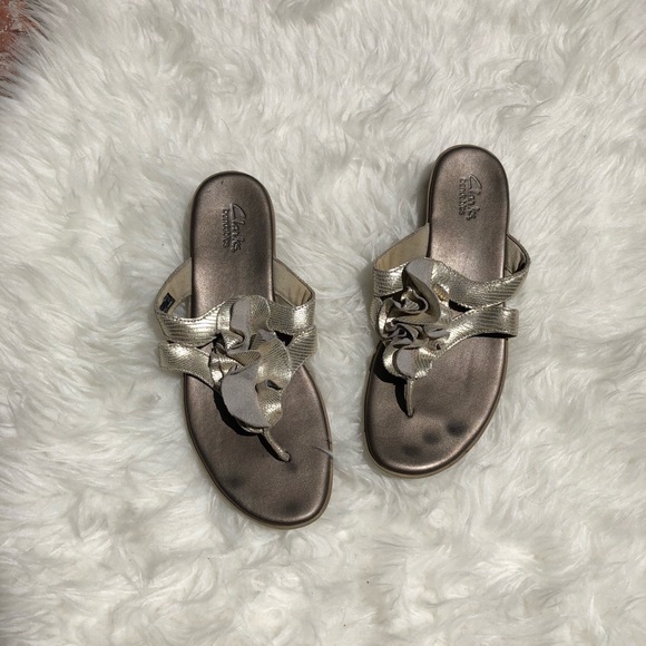 Clarks Shoes - Clark’s | Women’s Rose Gold Ruffle Sandals Size 9